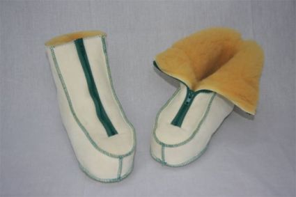 Reha-Schuh aus Fell mit Reißverschluss