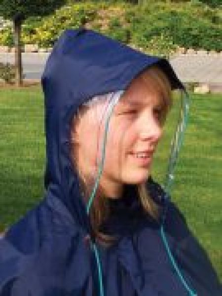 Regencape mit Ärmeln für Rollstuhlfahrer